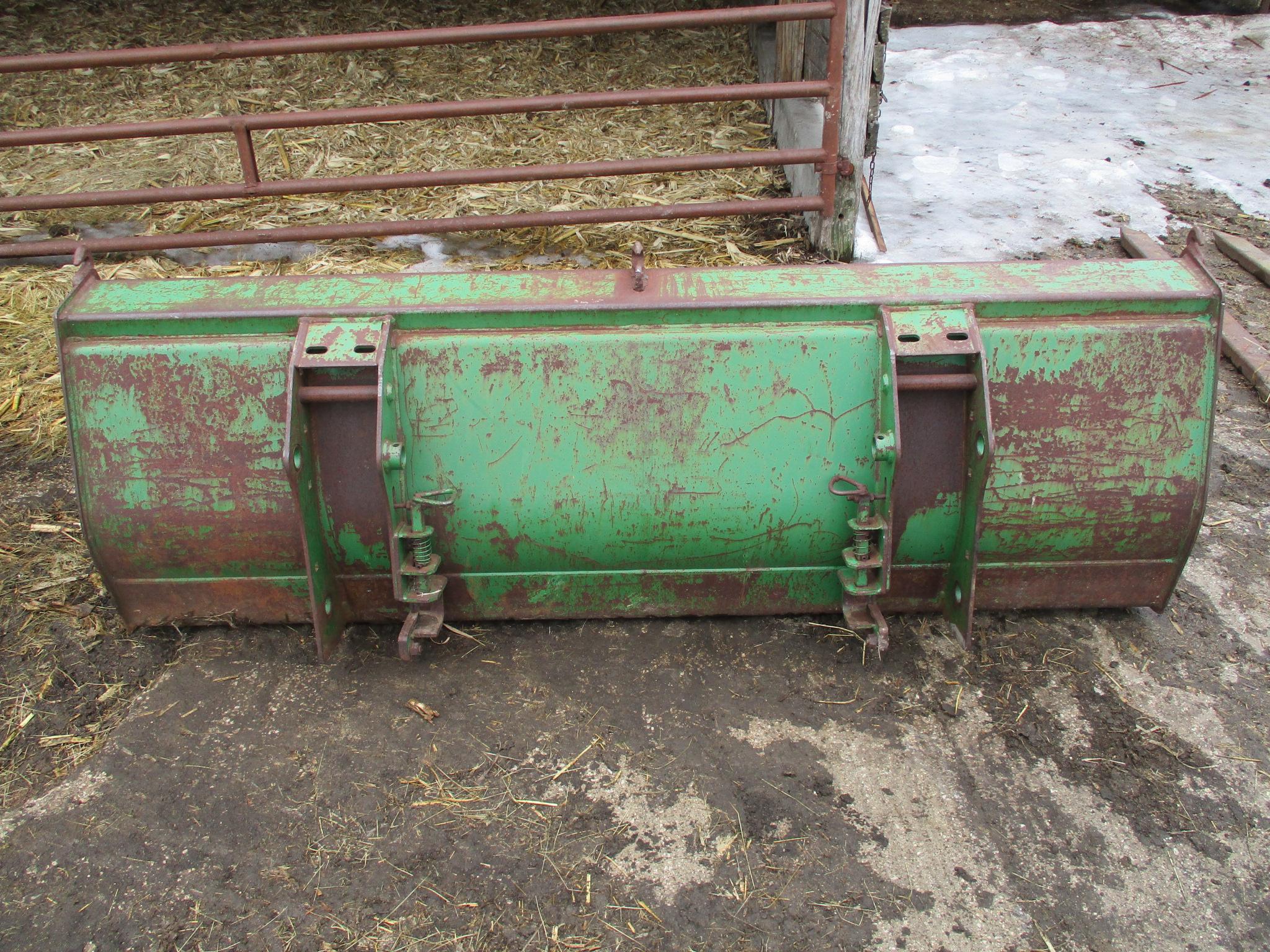 JD 61/2 ft. bucket, off JD loader