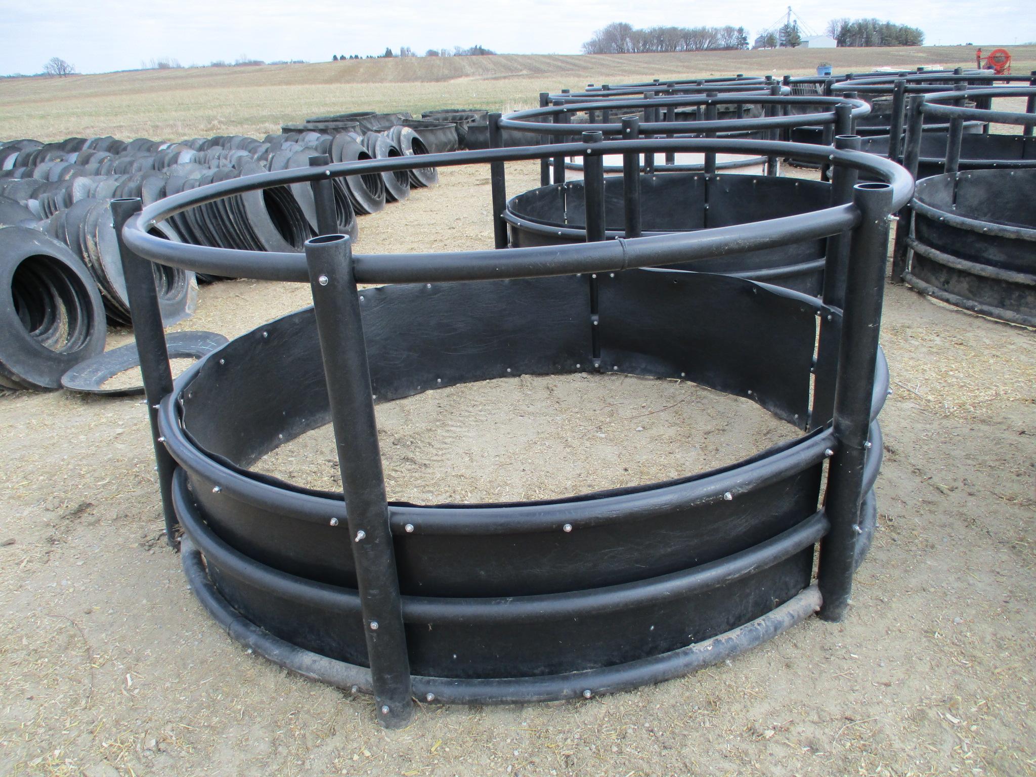 Poly round bale feeder