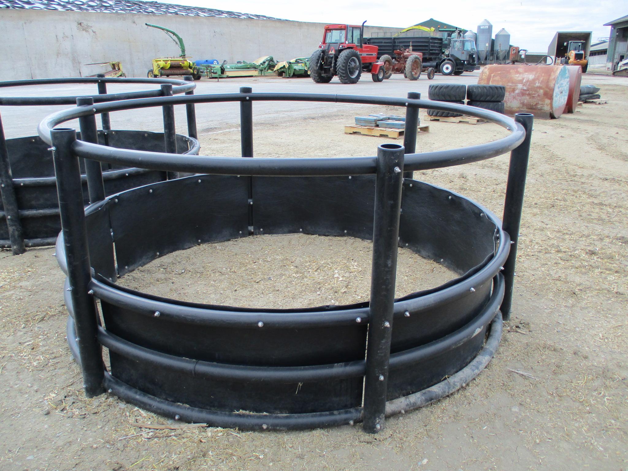 Poly round bale feeder