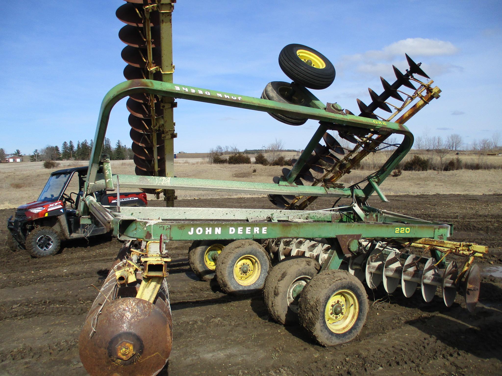 John Deere 220, 20' disc