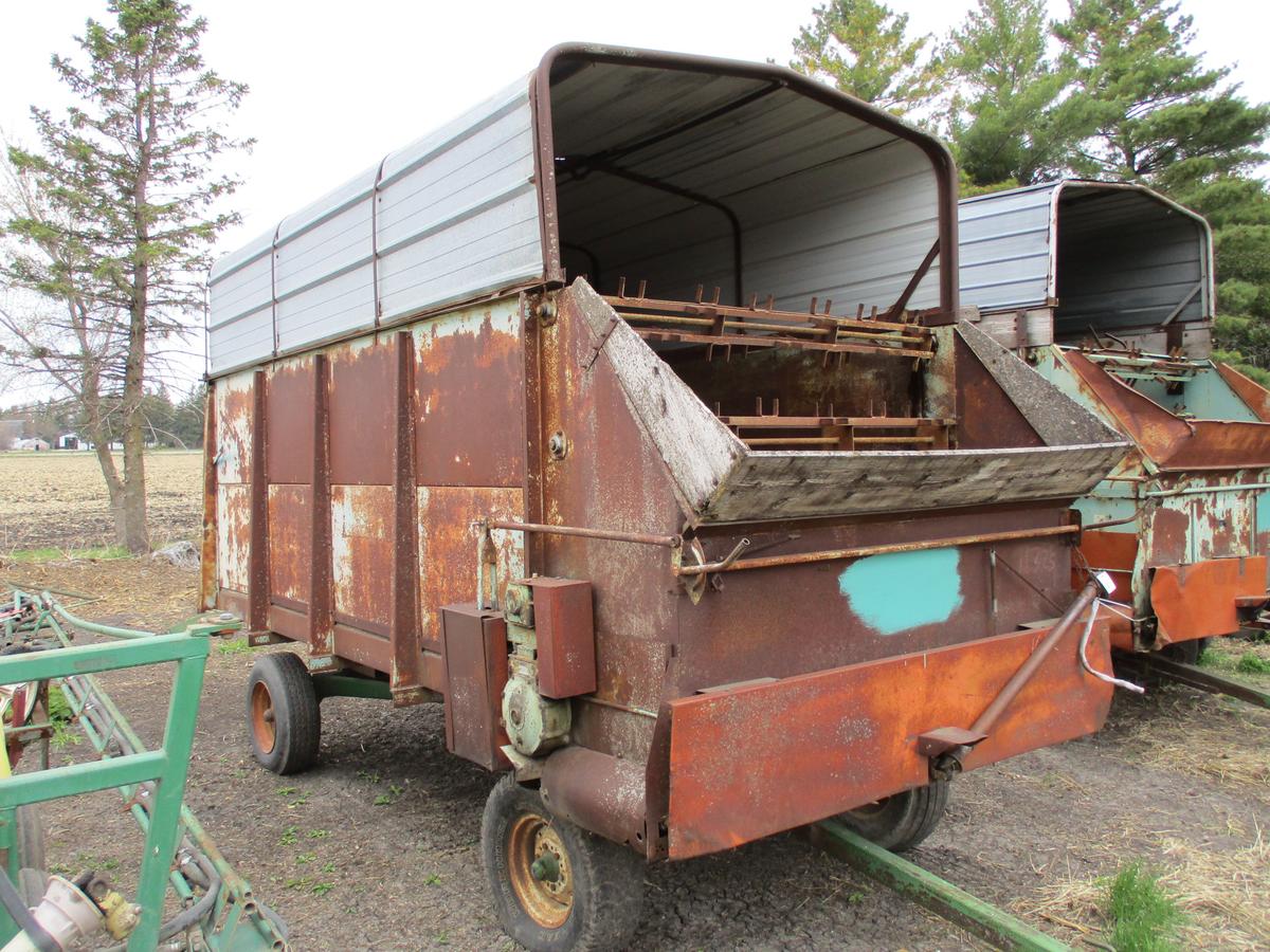 Forage King 16' chopper box w/JD 1065A running gear