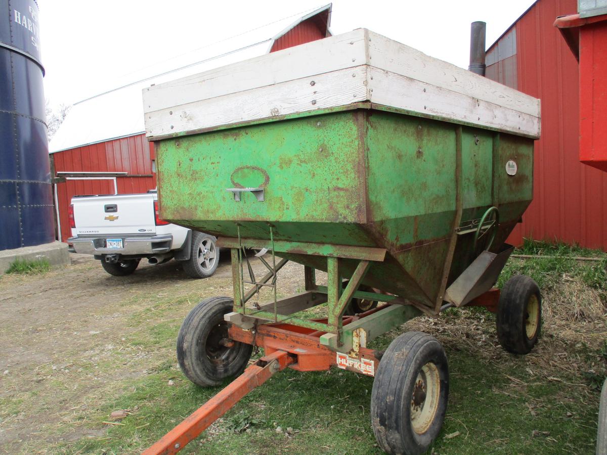 Huskee gravity wagon w/running gear