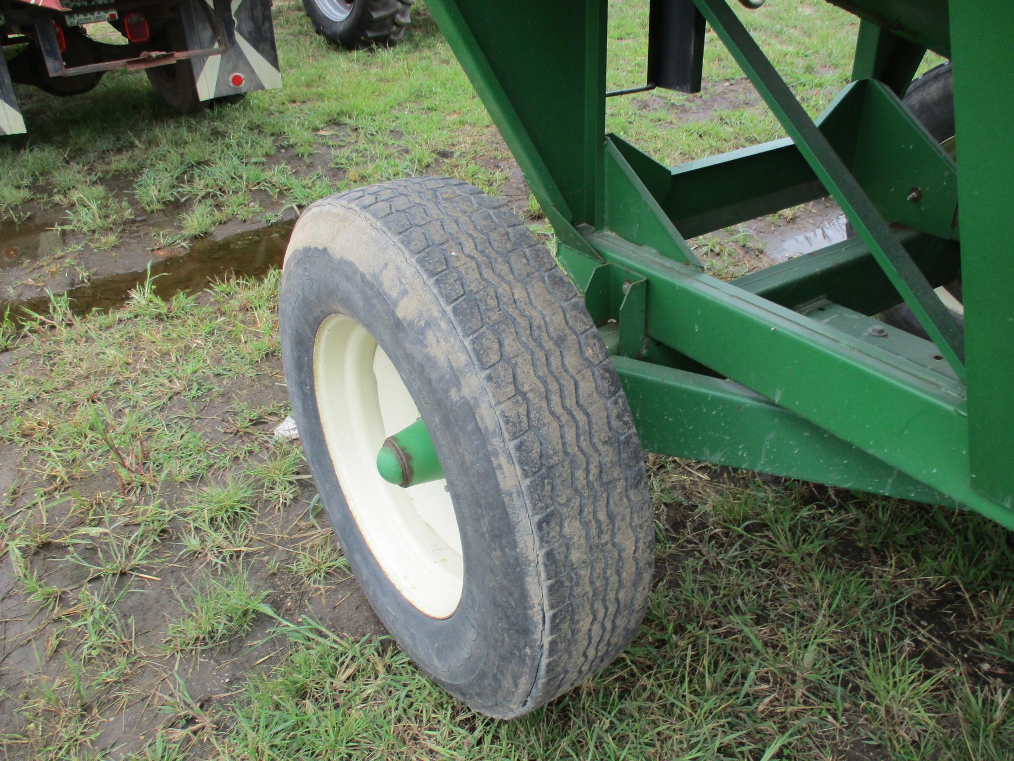 Unverferth 325 gravity wagon, 11R 22.5 tires, lights, tarp