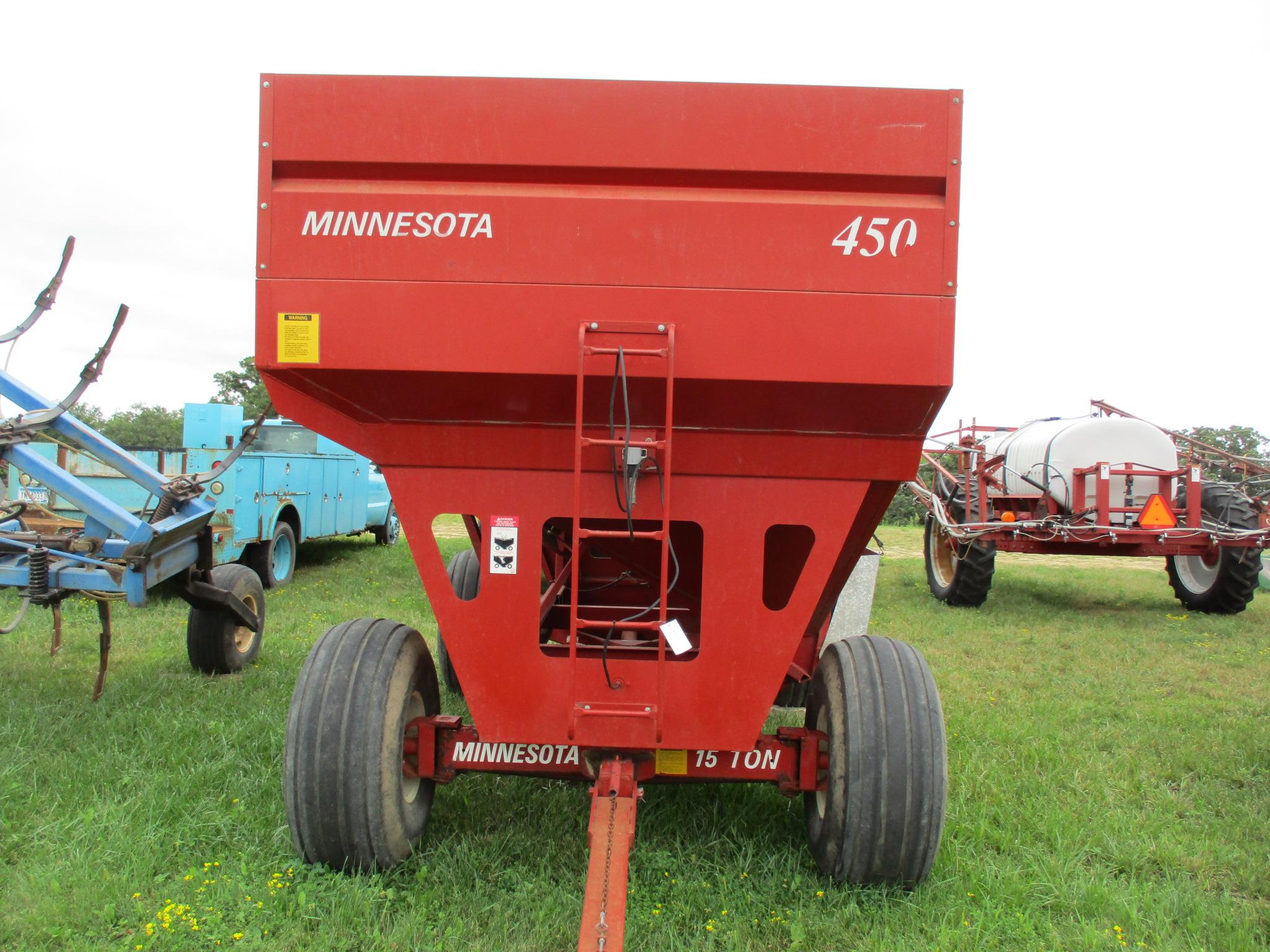 Minnesota 450 gravity wagon w/MN 15 ton gear, 16.5L-16.1 tires