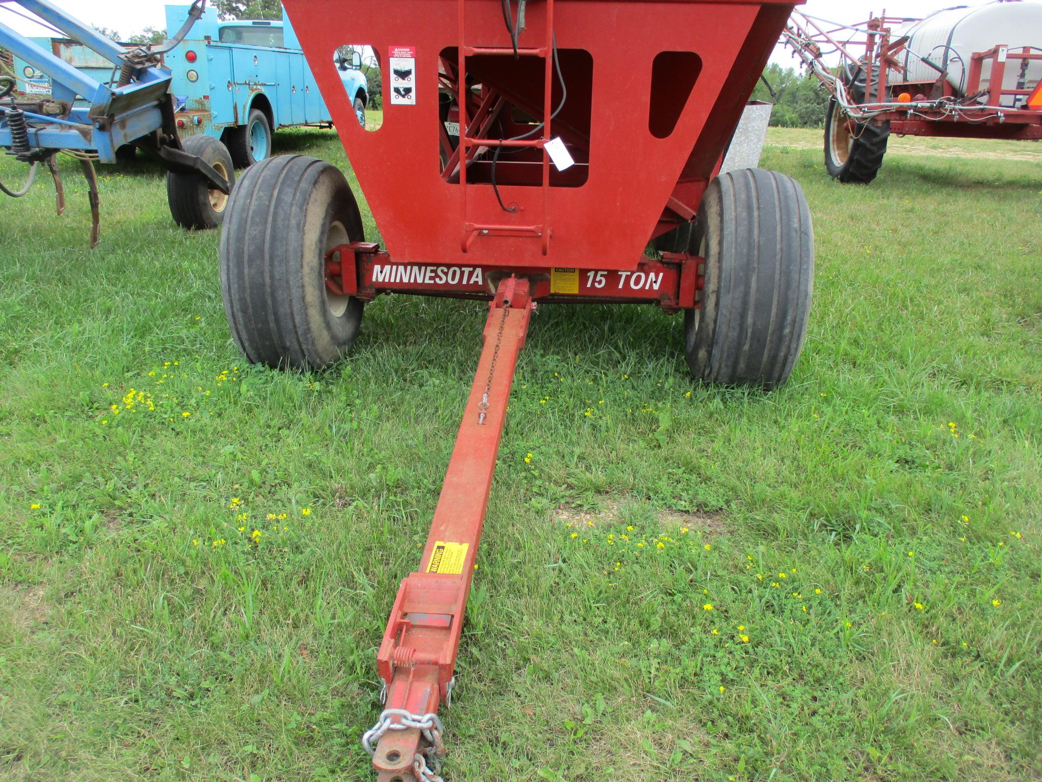 Minnesota 450 gravity wagon w/MN 15 ton gear, 16.5L-16.1 tires