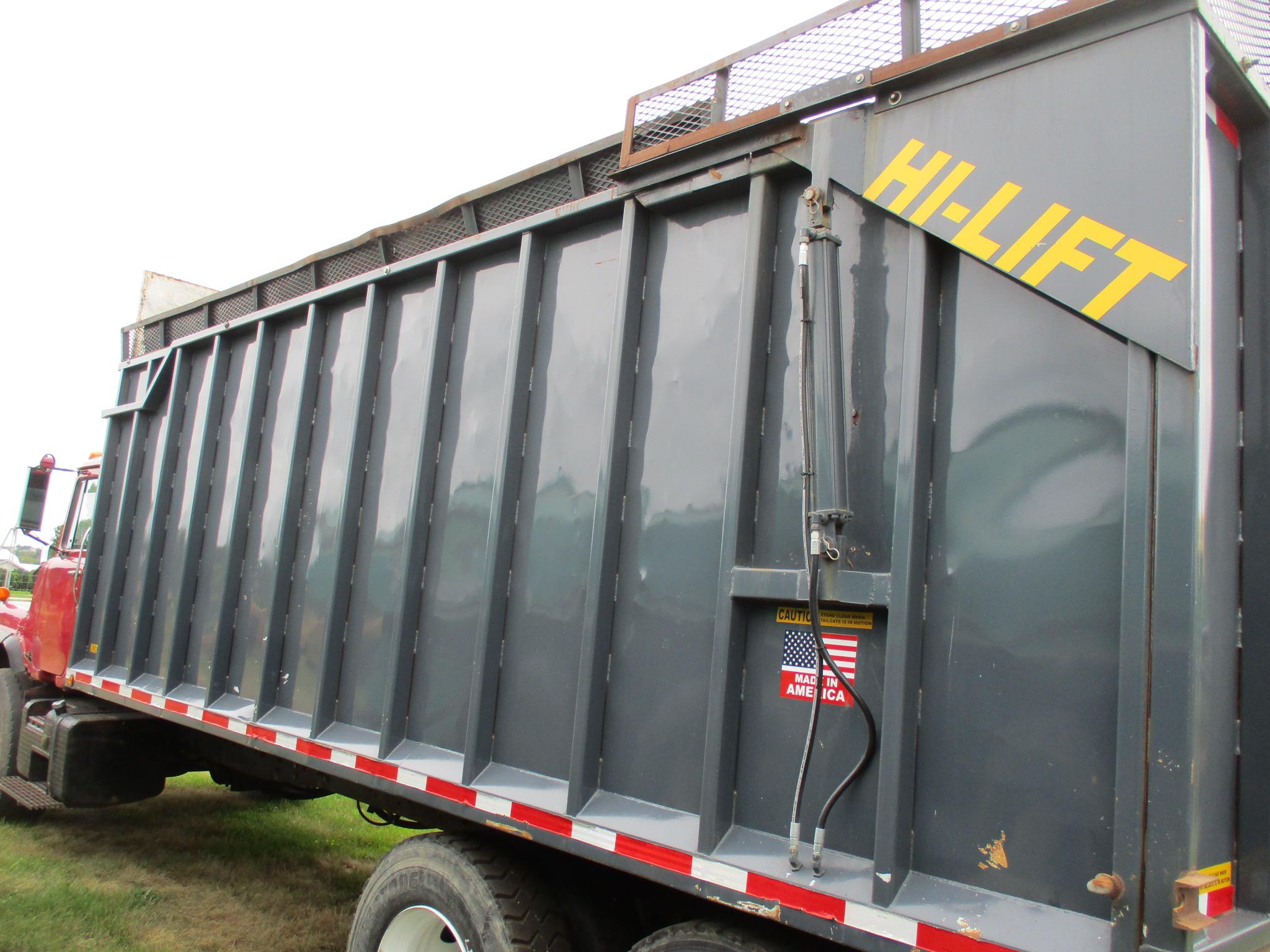 1995 Mack 350 tandem w/Northern 20' Hyd silage box, Mack 350 engine, runs drives, operates