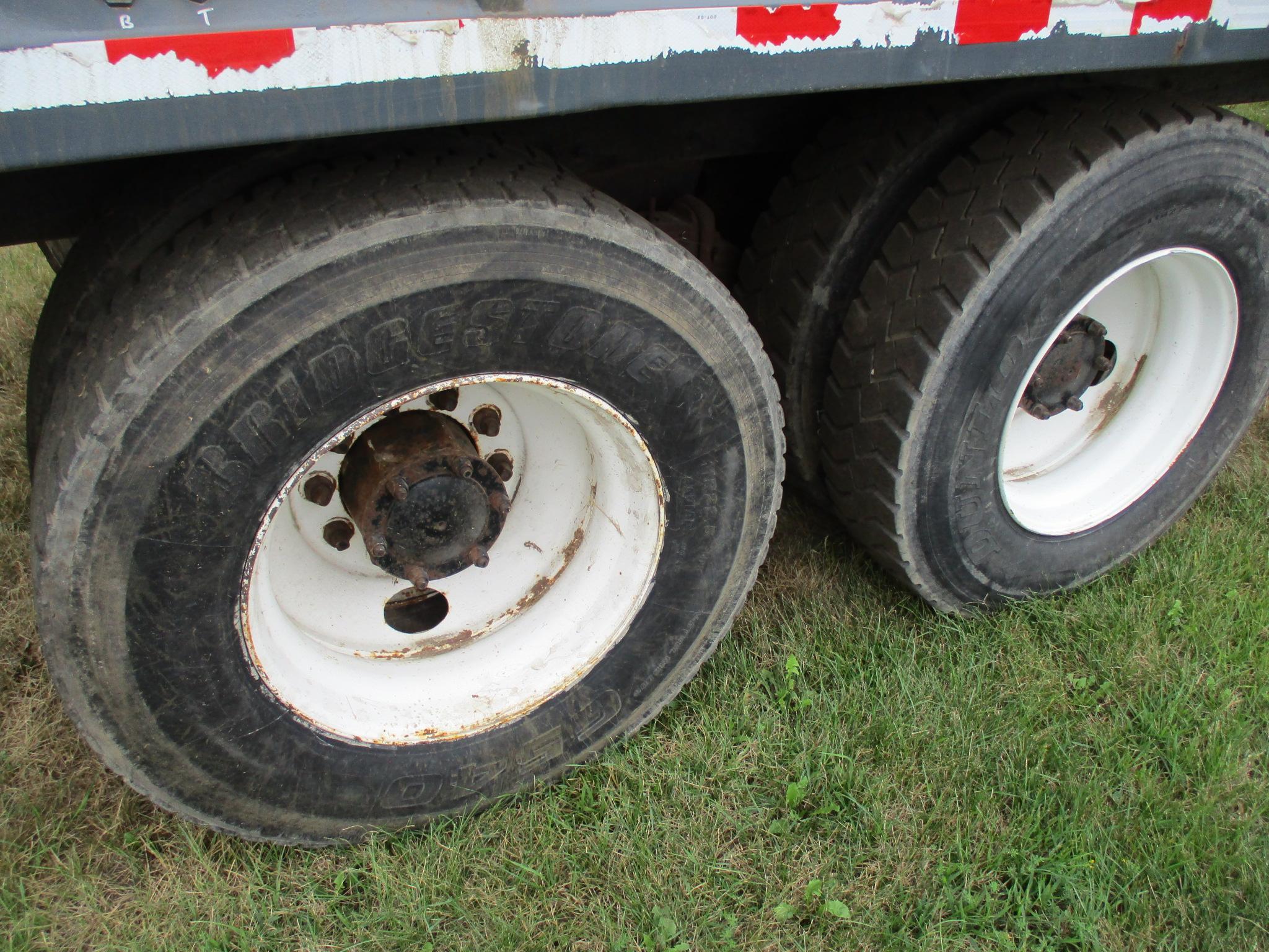 1995 Mack 350 tandem w/Northern 20' Hyd silage box, Mack 350 engine, runs drives, operates