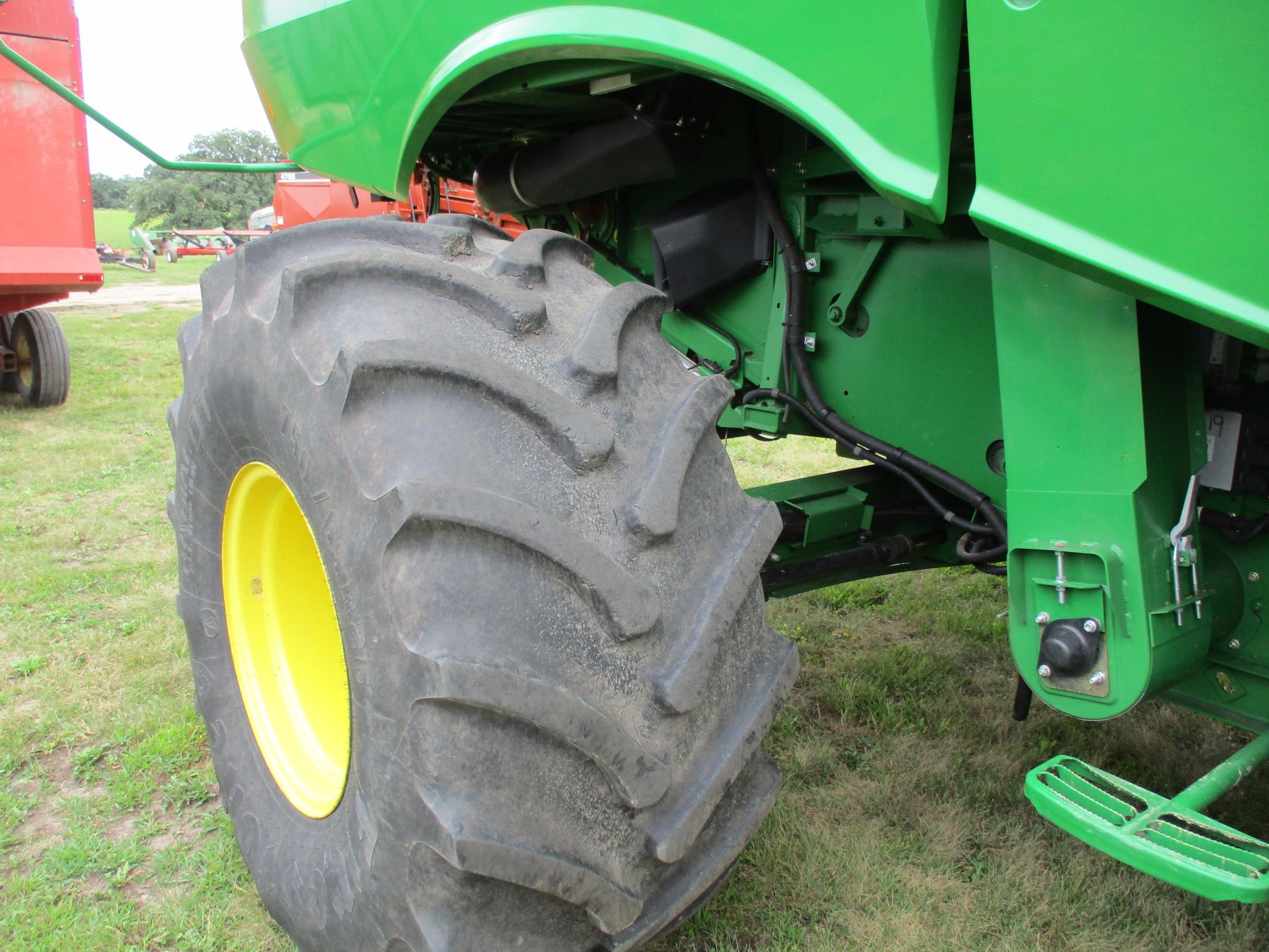 2013 John Deere S680, 4WD, 1,427 Sept. 2,413 Eng Hrs. Pro drive trans. 650/38 duals, 7" GS3 touch