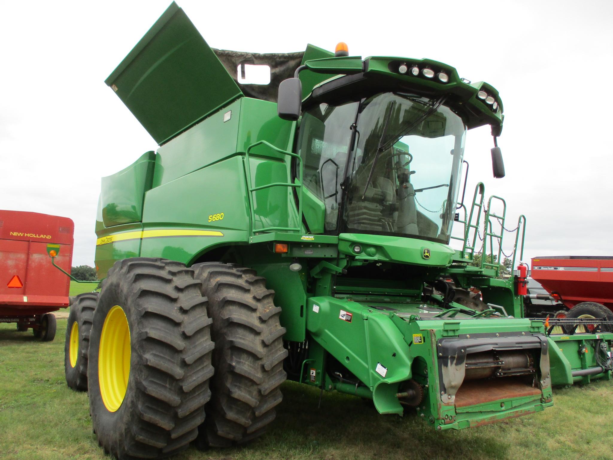 2013 John Deere S680, 4WD, 1,427 Sept. 2,413 Eng Hrs. Pro drive trans. 650/38 duals, 7" GS3 touch