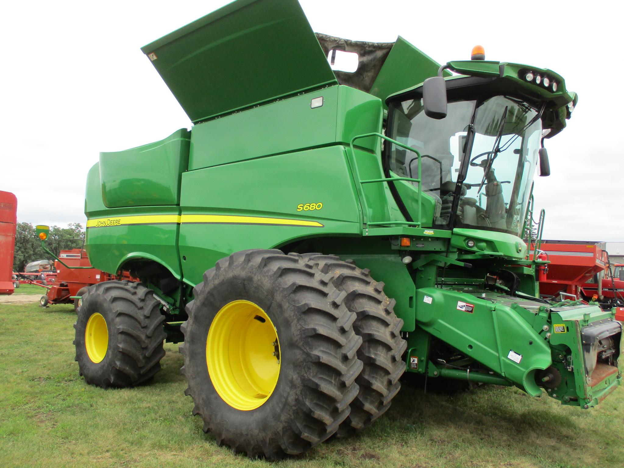 2013 John Deere S680, 4WD, 1,427 Sept. 2,413 Eng Hrs. Pro drive trans. 650/38 duals, 7" GS3 touch