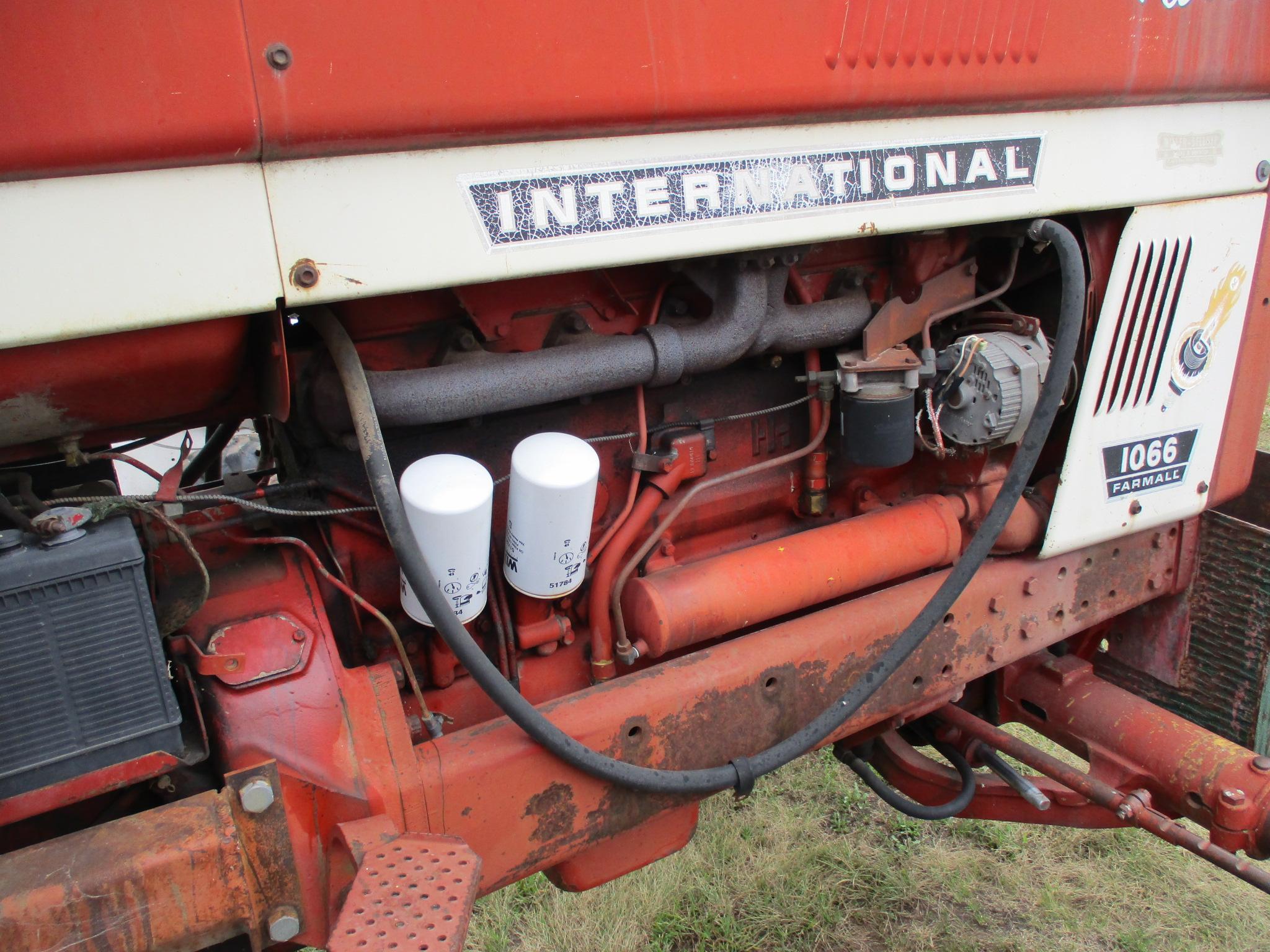 Int 1066 cab, 6,736 Hrs. showing 3pt. dual hyd, dual PTO, 18.4R-38 SN#2610159U020098