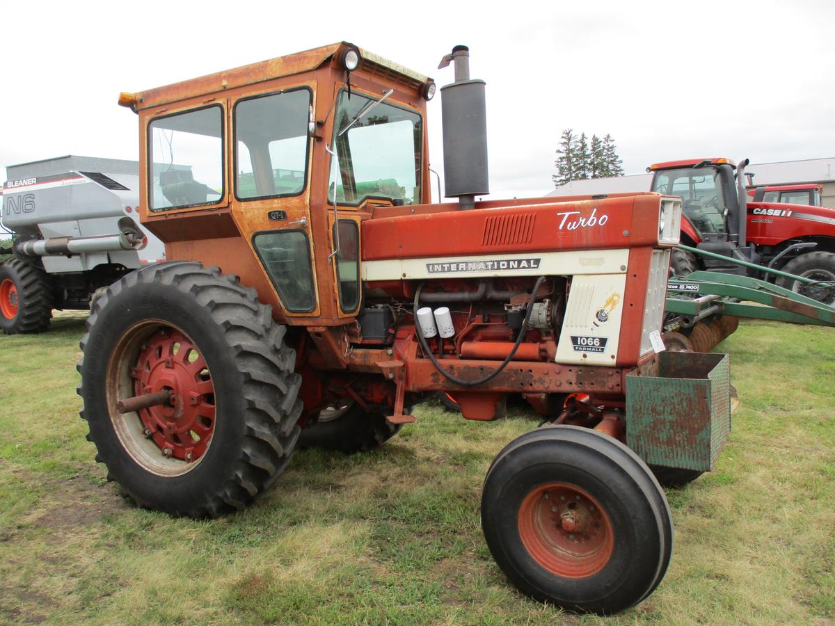 Int 1066 cab, 6,736 Hrs. showing 3pt. dual hyd, dual PTO, 18.4R-38 SN#2610159U020098