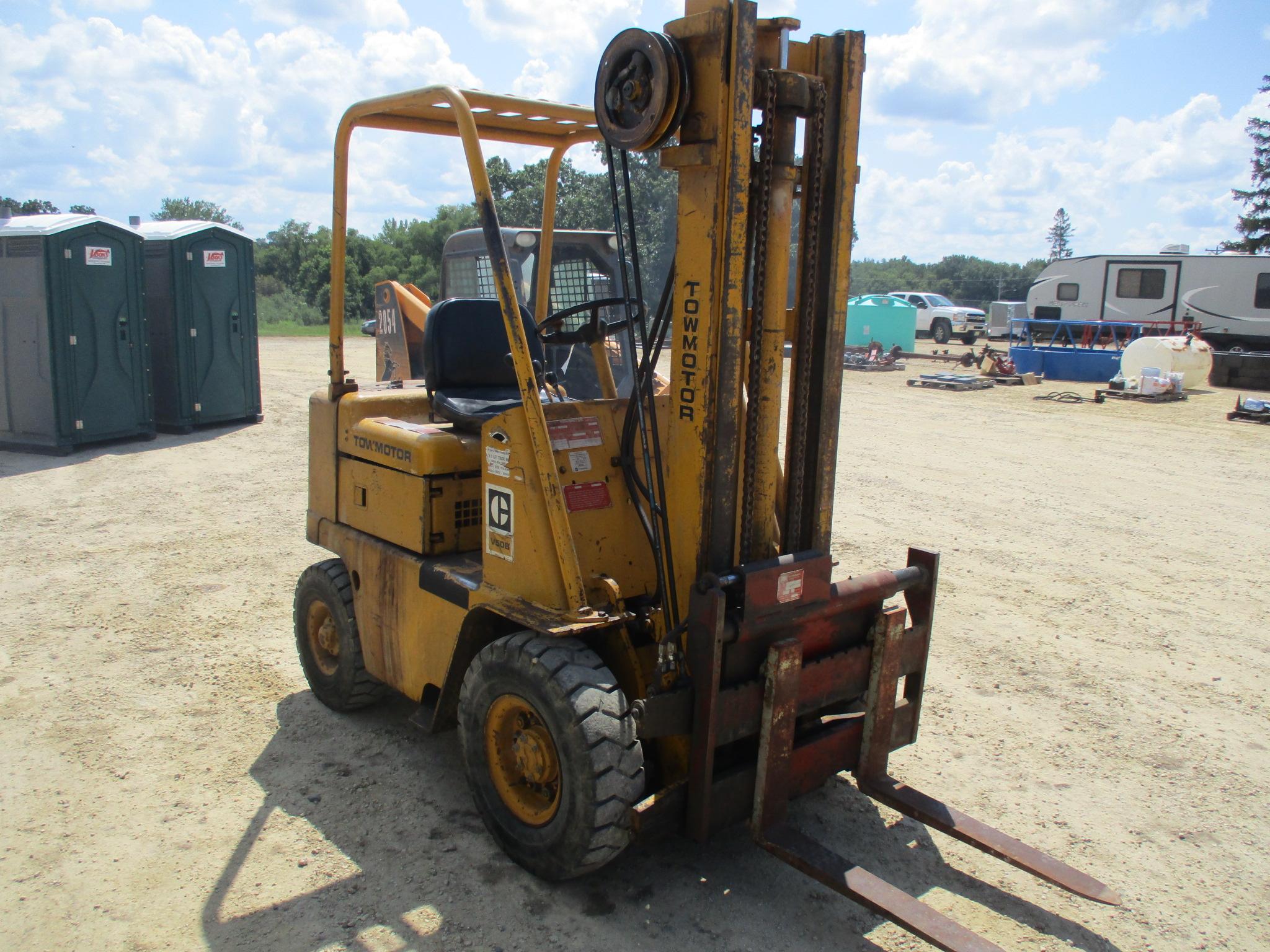 Cat V50B gas forklift 1,749 hrs. showing, side shift, runs & operates, uses oil