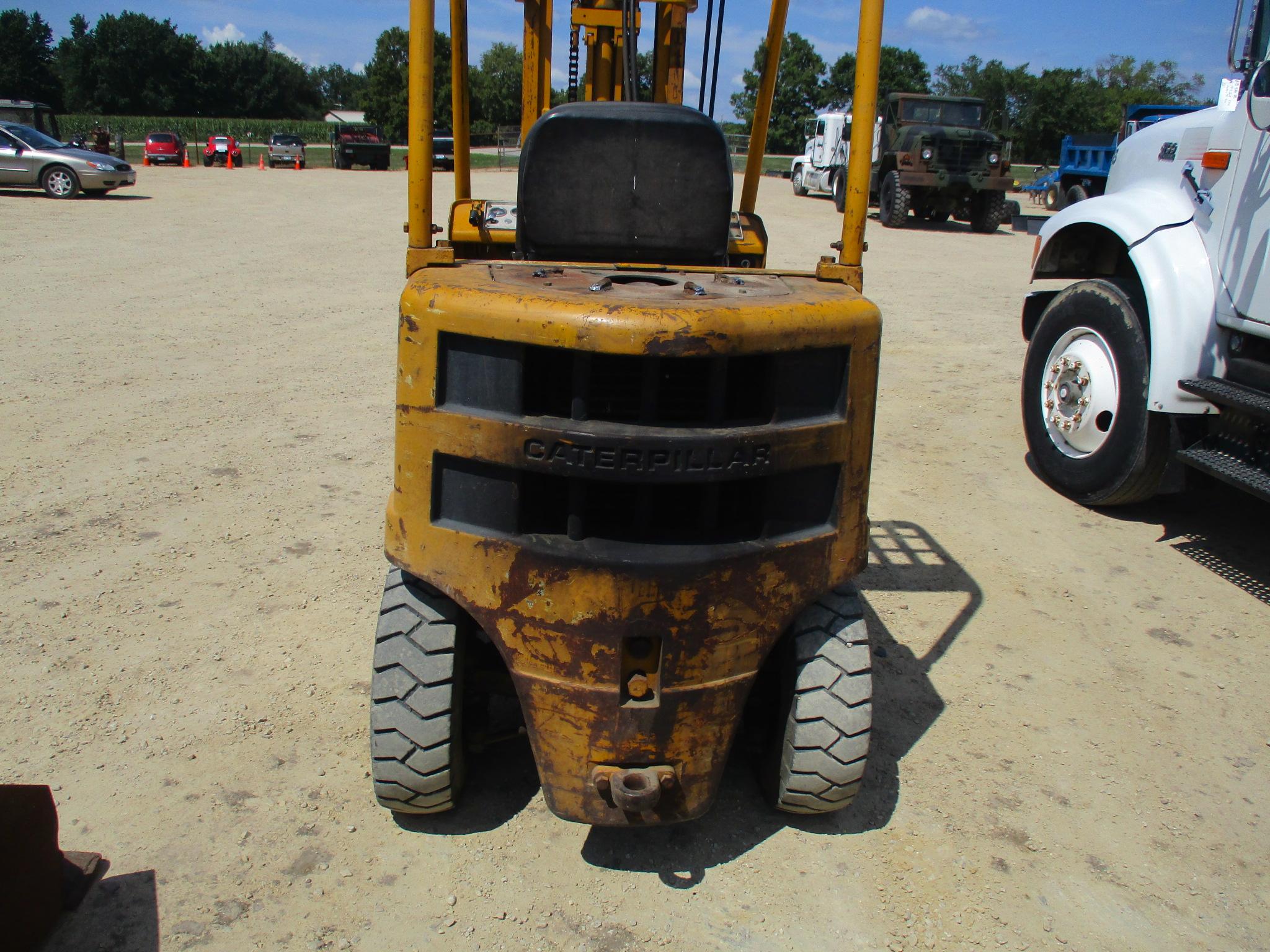 Cat V50B gas forklift 1,749 hrs. showing, side shift, runs & operates, uses oil