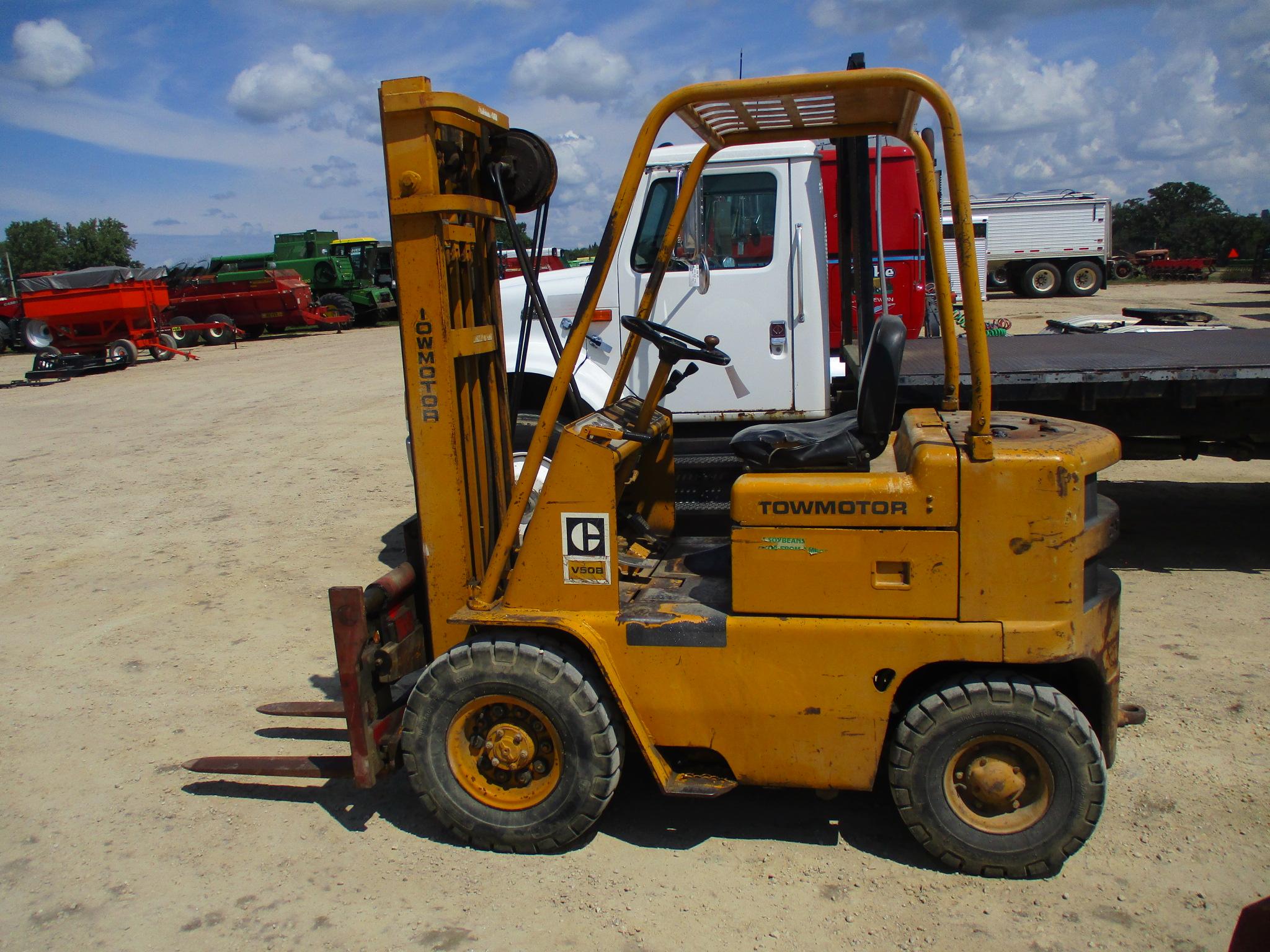 Cat V50B gas forklift 1,749 hrs. showing, side shift, runs & operates, uses oil