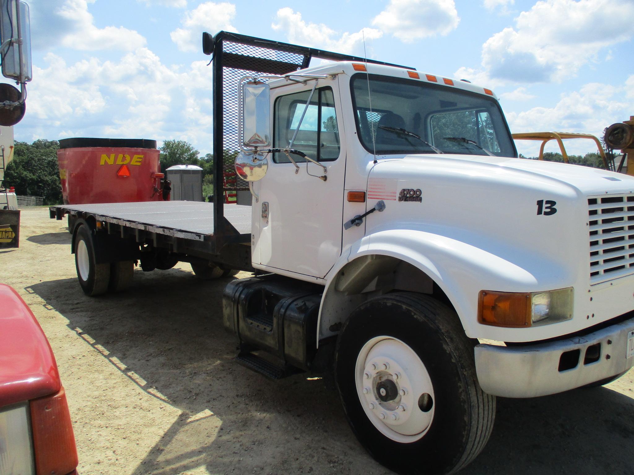 1997 Int 4700, 302,506 miles showing, DT466 engine, Auto, 20' steel bed, runs & drives