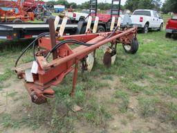 Int 710, 3 x 18's plow, auto resets. extra plow shears & bolts