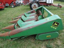 John Deere 444, 4R corn head