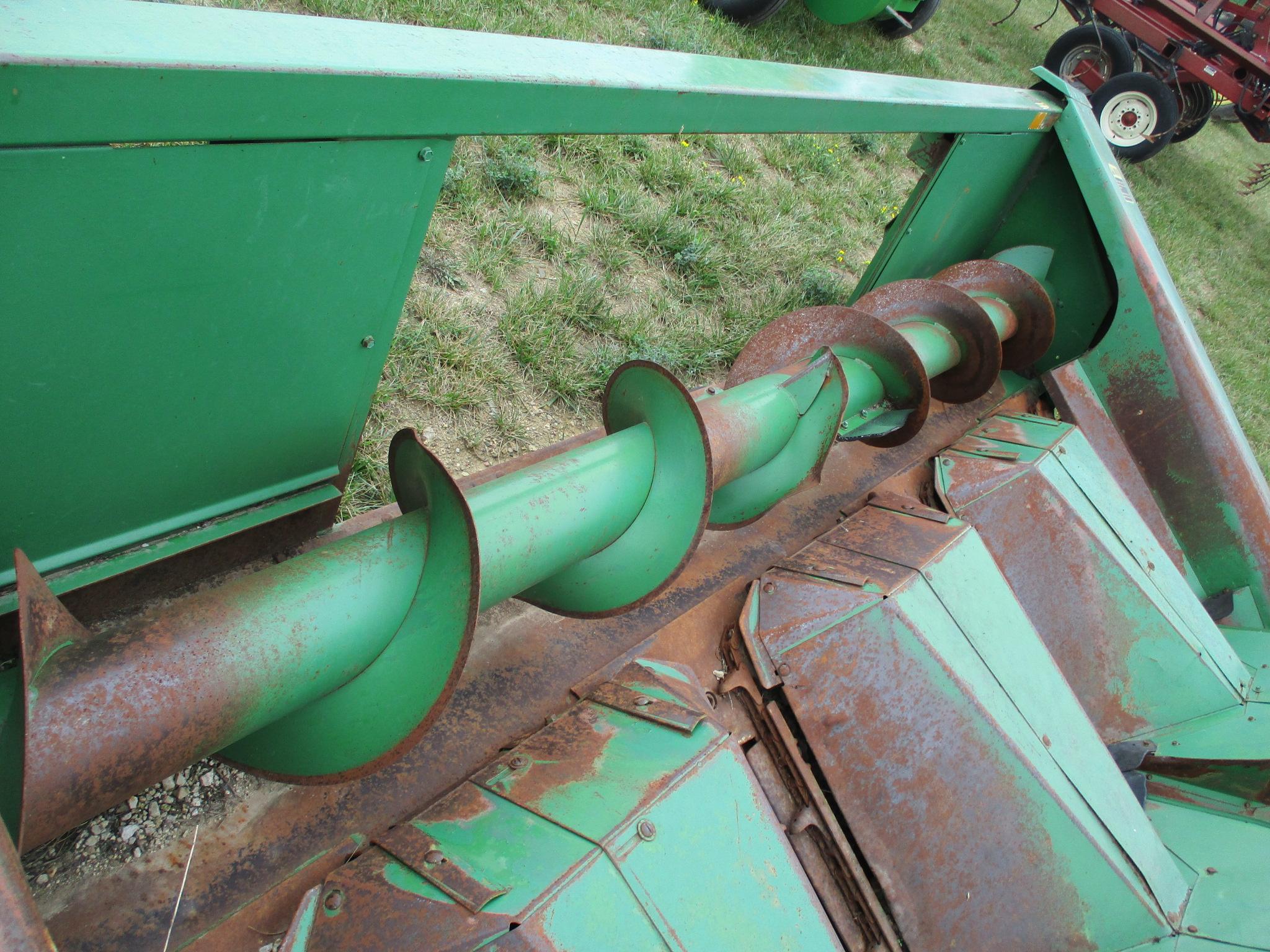 John Deere 444, 4R corn head