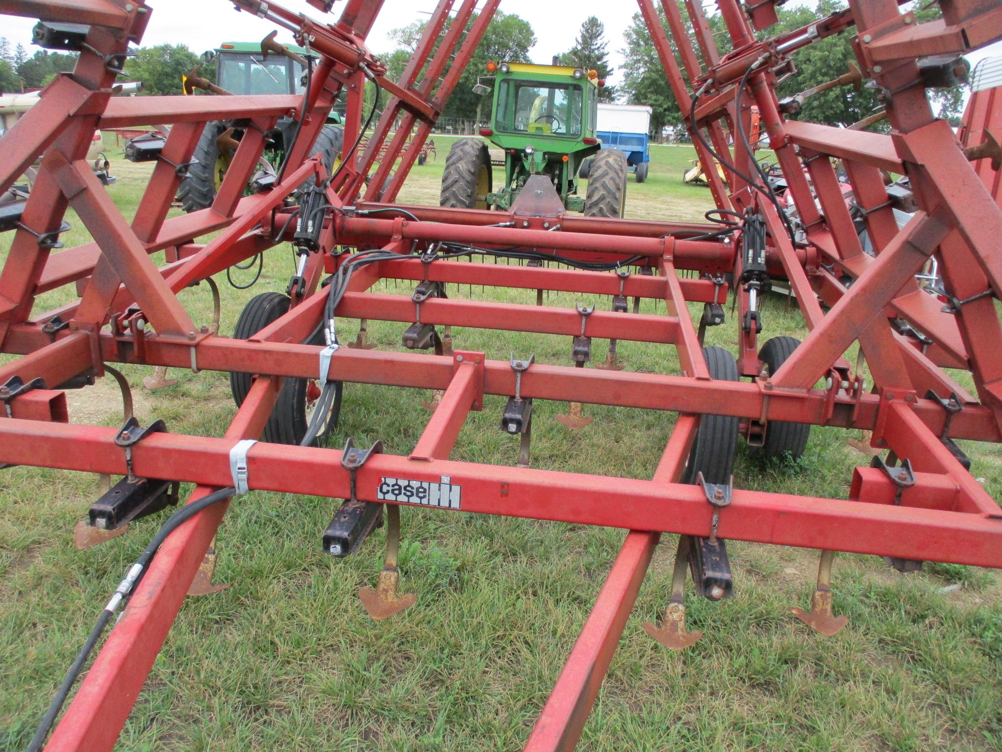 Case IH 4600, 26' field Cult. 3 bar harrow, walking tanems, hyd wings