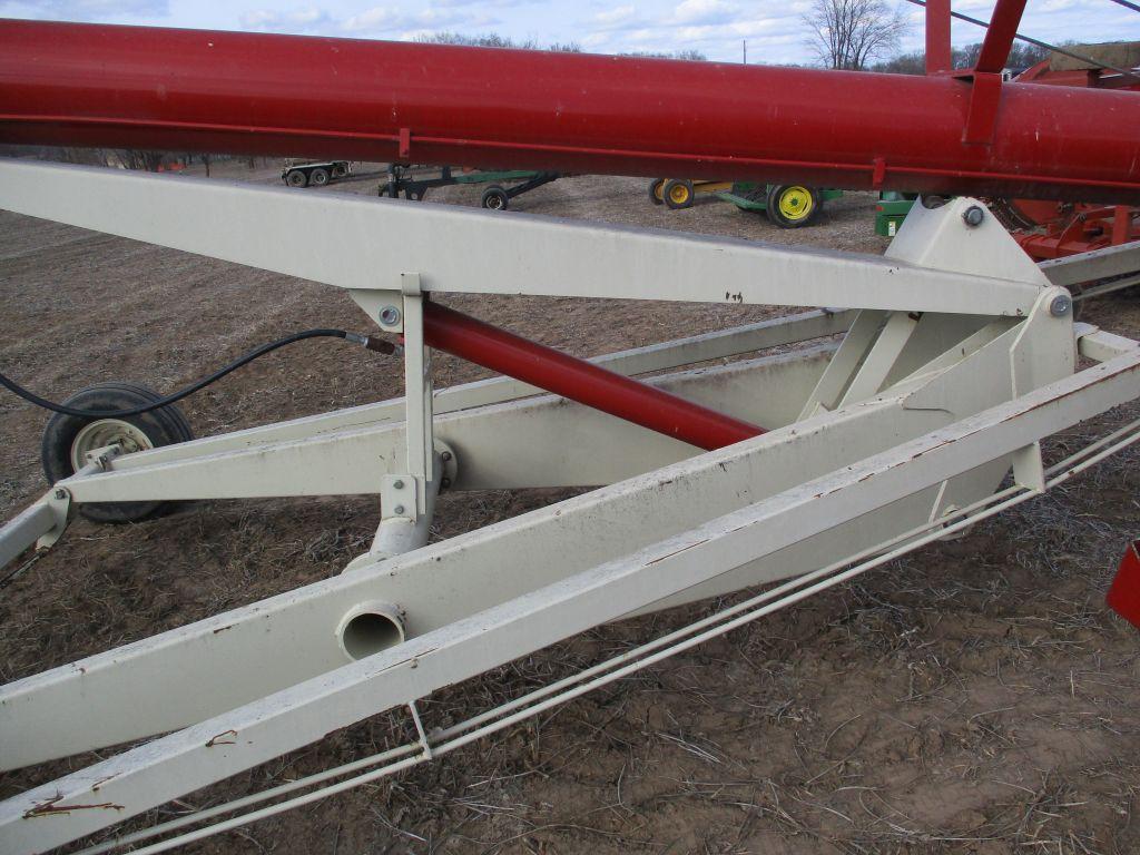 Farm King 13" x 70' Auger, Hyd lift & swing hopper, low use