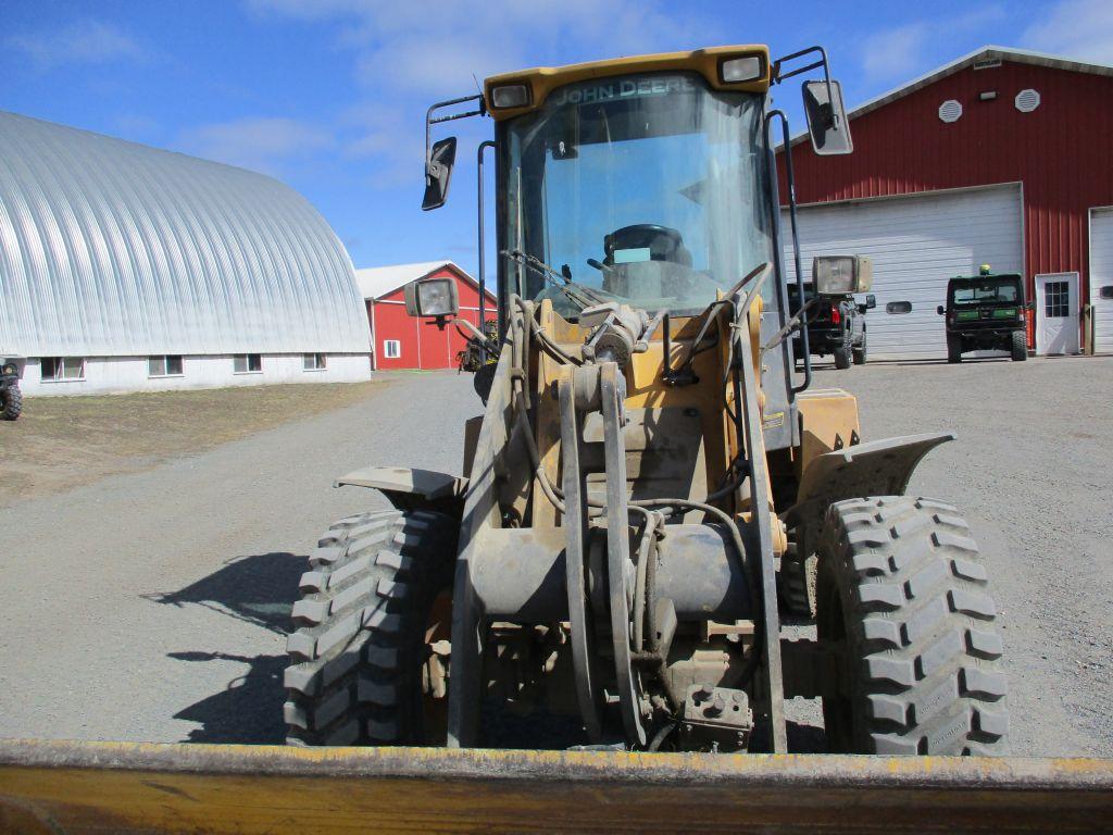 2013 John Deere 324J, 13,965 Hrs. 4x4, cab. AC, heat, JRB coupler, Aux Hyd, bucket, New tires, top