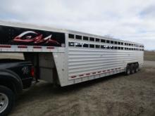 2016 Featherlite 32' Alum livestock trailer, tri axle, 3 dividers