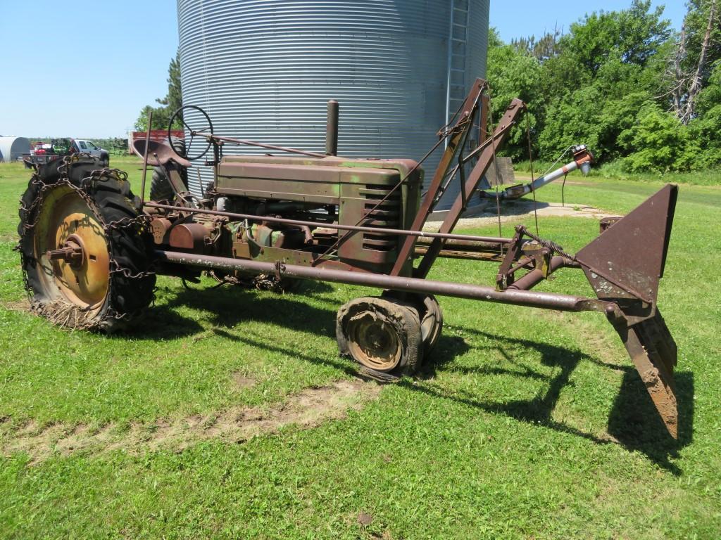 JOHN DEERE B TRACTOR