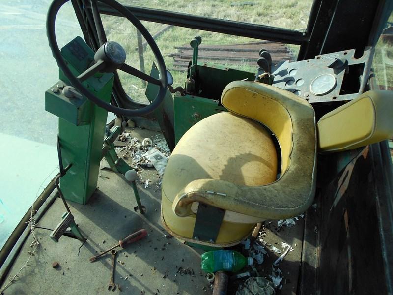 John Deere 6000 Hi-cycle Sprayer