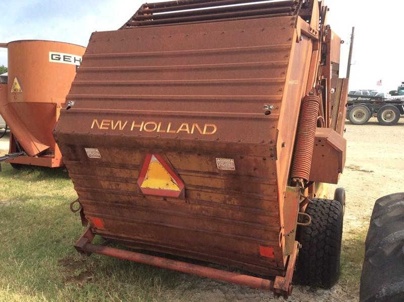 New Holland 852 Round Baler