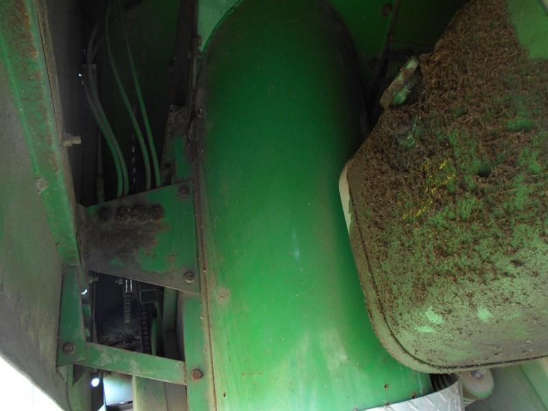 John Deere 6620 Combine