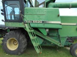 John Deere 6620 Combine