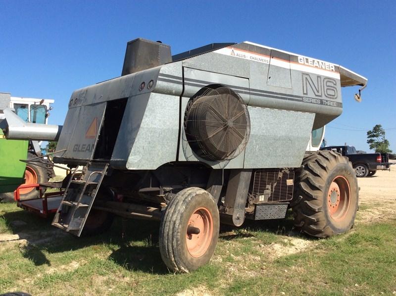 Gleaner N6 Combine