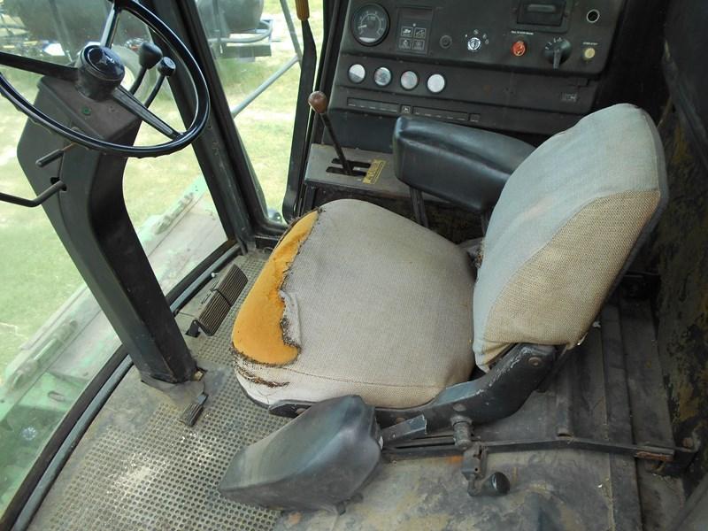 John Deere 6620 Combine