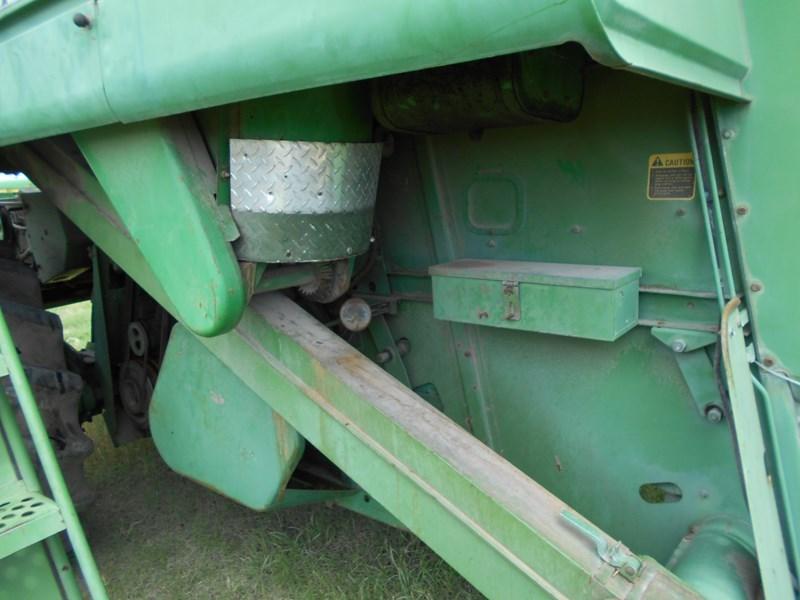 John Deere 6620 Combine