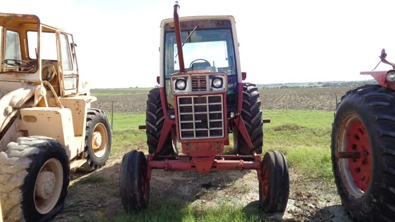 1977 International 1086 Tractor