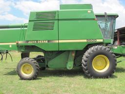 John Deere 9600 Combine and header/header trailer