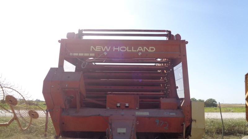 New Holland 852 Hay Baler