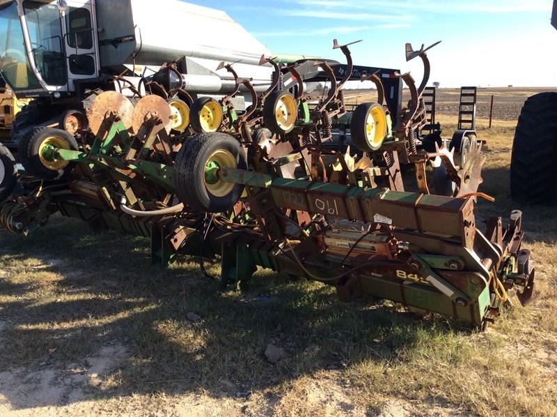 John Deere 845 Cultivator