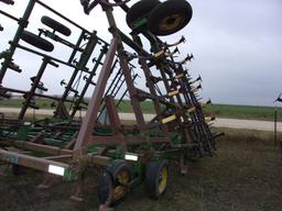 John Deere 960 Field Cultivator