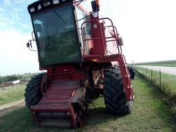 International 1680 Combine/Grain Header