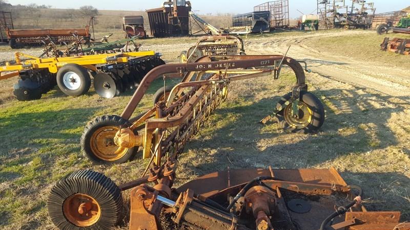 John Deere 671 Hay Rake