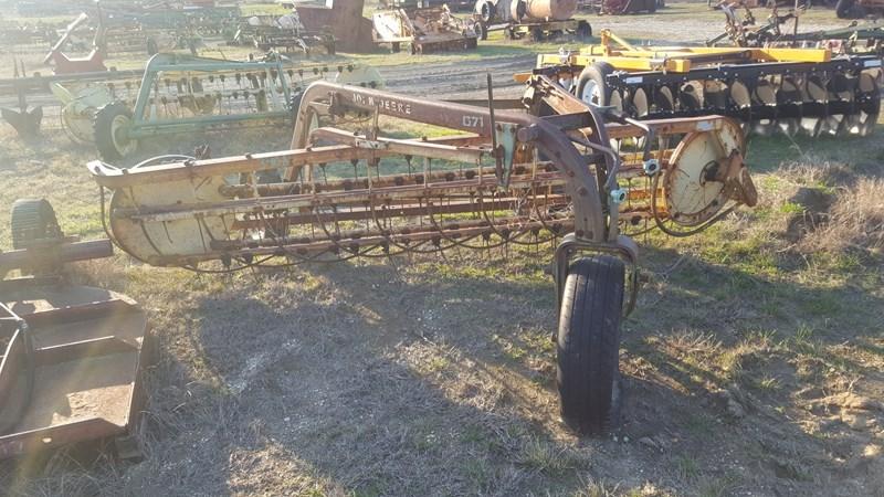 John Deere 671 Hay Rake