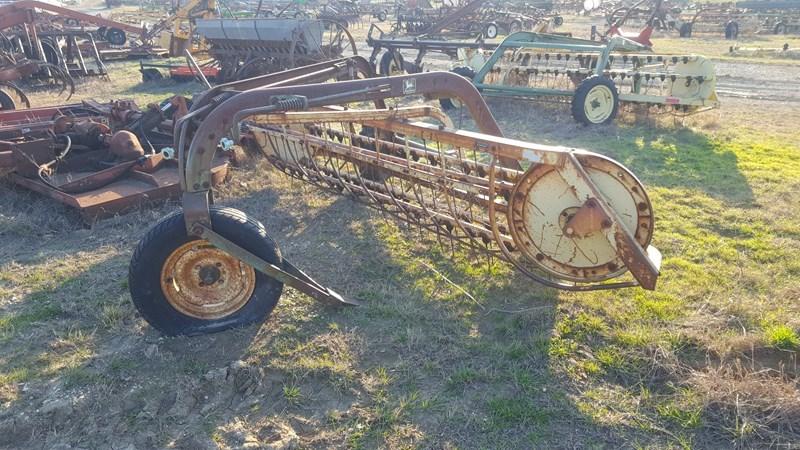 John Deere 671 Hay Rake