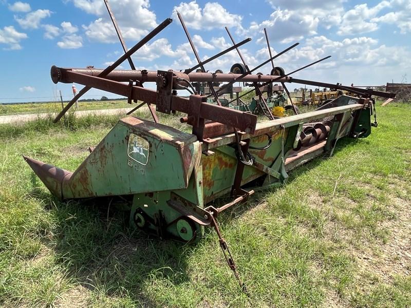 John Deere 644 Corn Header