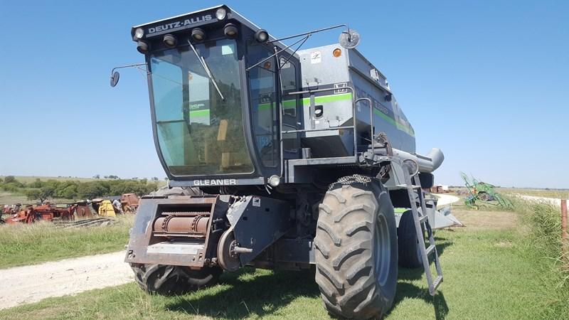 Gleaner R50 Combine