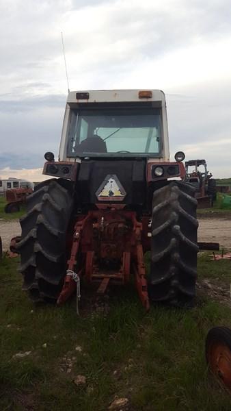 International 1586 Salvage Tractor