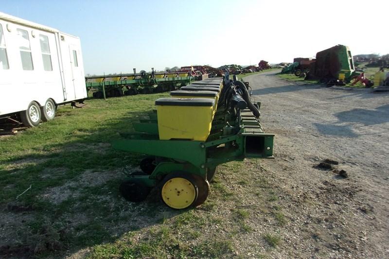 John Deere 7300 Planter