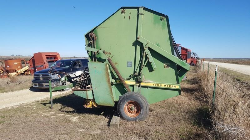 John Deere 510 Round Hay Baler