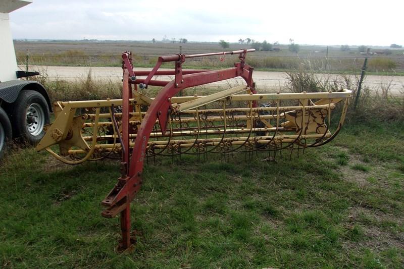 New Holland 256 Hay Rake